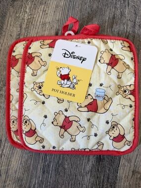 Disney Classic Winnie the Pooh Pot Holders Set NWT Kitchen Cotton Red Trim